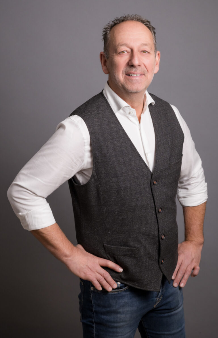 Mit Heimat im Herzen und Zukunft im Blick“ werde ich mich wie in den letzten Wahlperioden auch schon, mit Menschlichkeit, Sachverstand und Leidenschaft für unsere Gemeinde und Bürger wieder einsetzen.